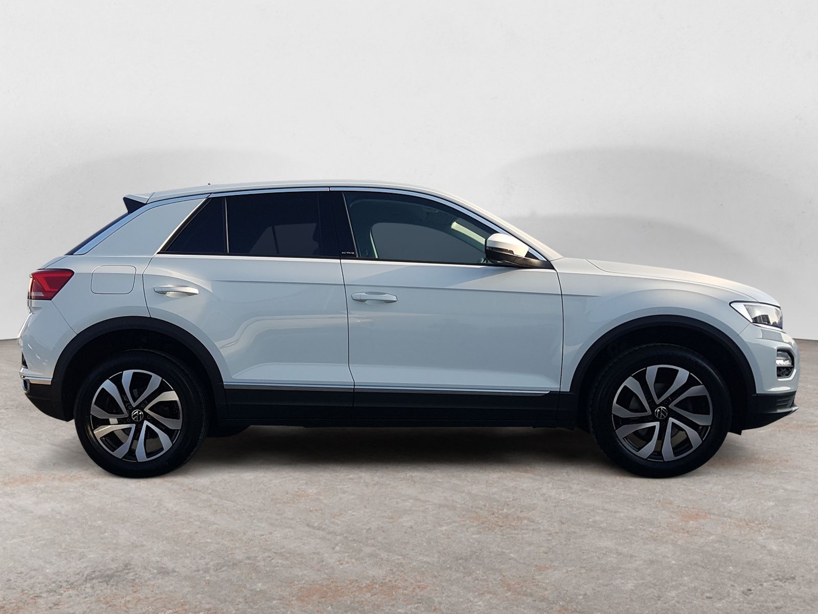 Volkswagen T-Roc 1.5 TSI DSG Active - Samsaru's Car Outlet