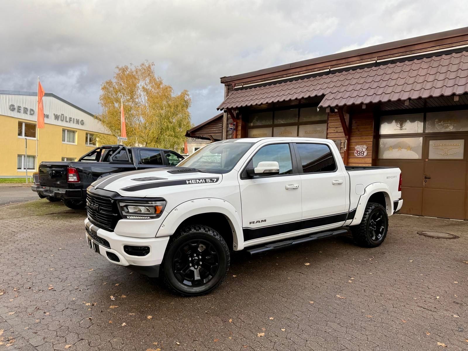 Dodge LARAMI*SPORT*12"RADIO*PANO*OFFROAD*BÜGEL*GARANTI