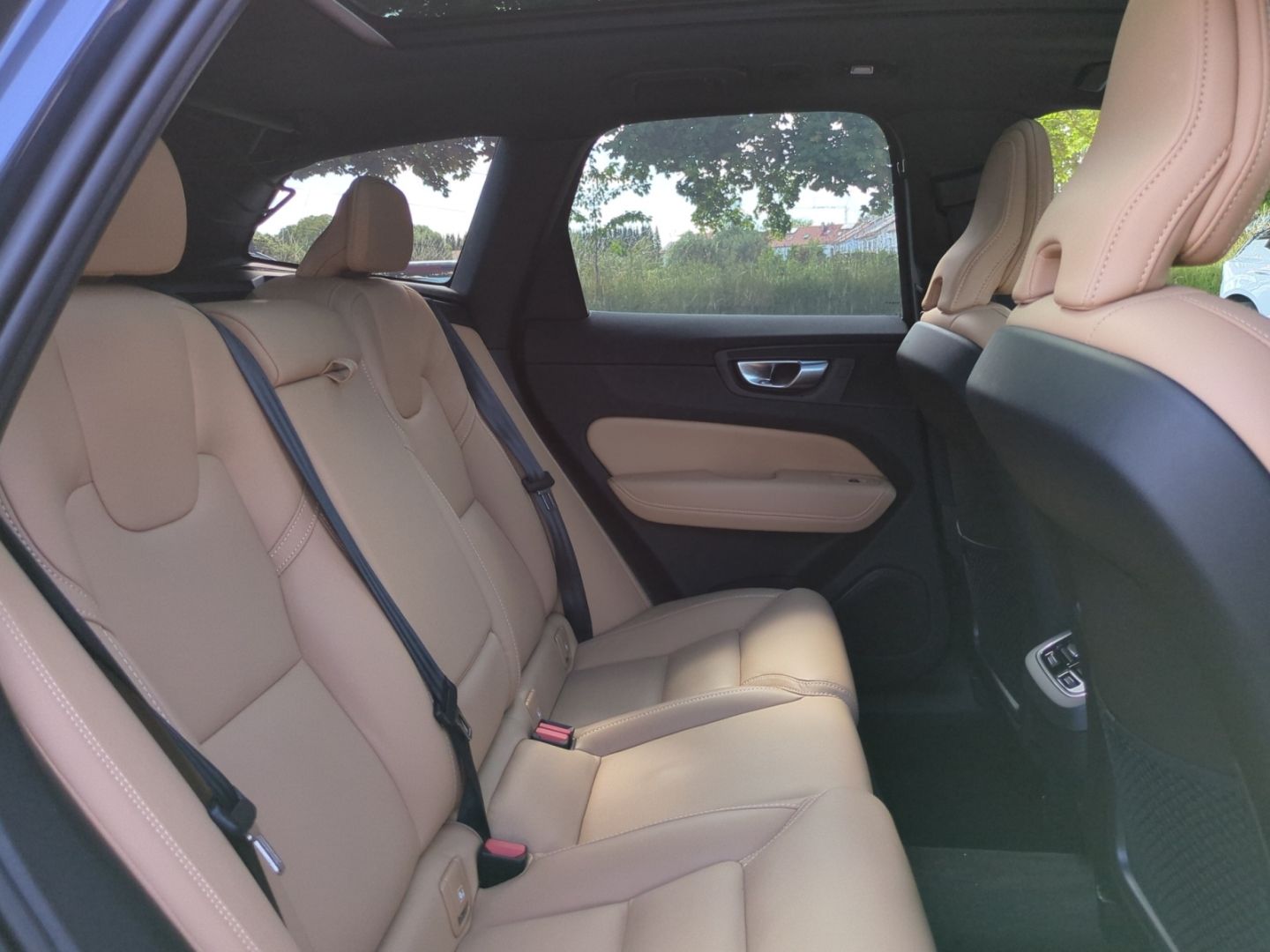 Volvo XC60 Ultimate Dark AWD HUD AD StandHZG Luftfeder