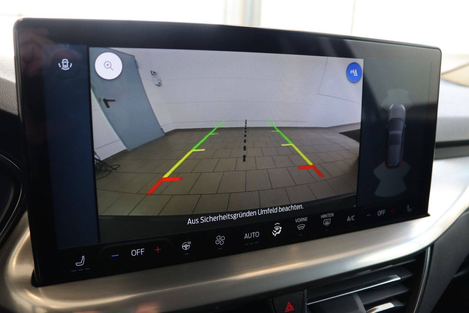 Ford Focus Turn. Aut. Titanium X *LED*NAV*RFK*Winterp