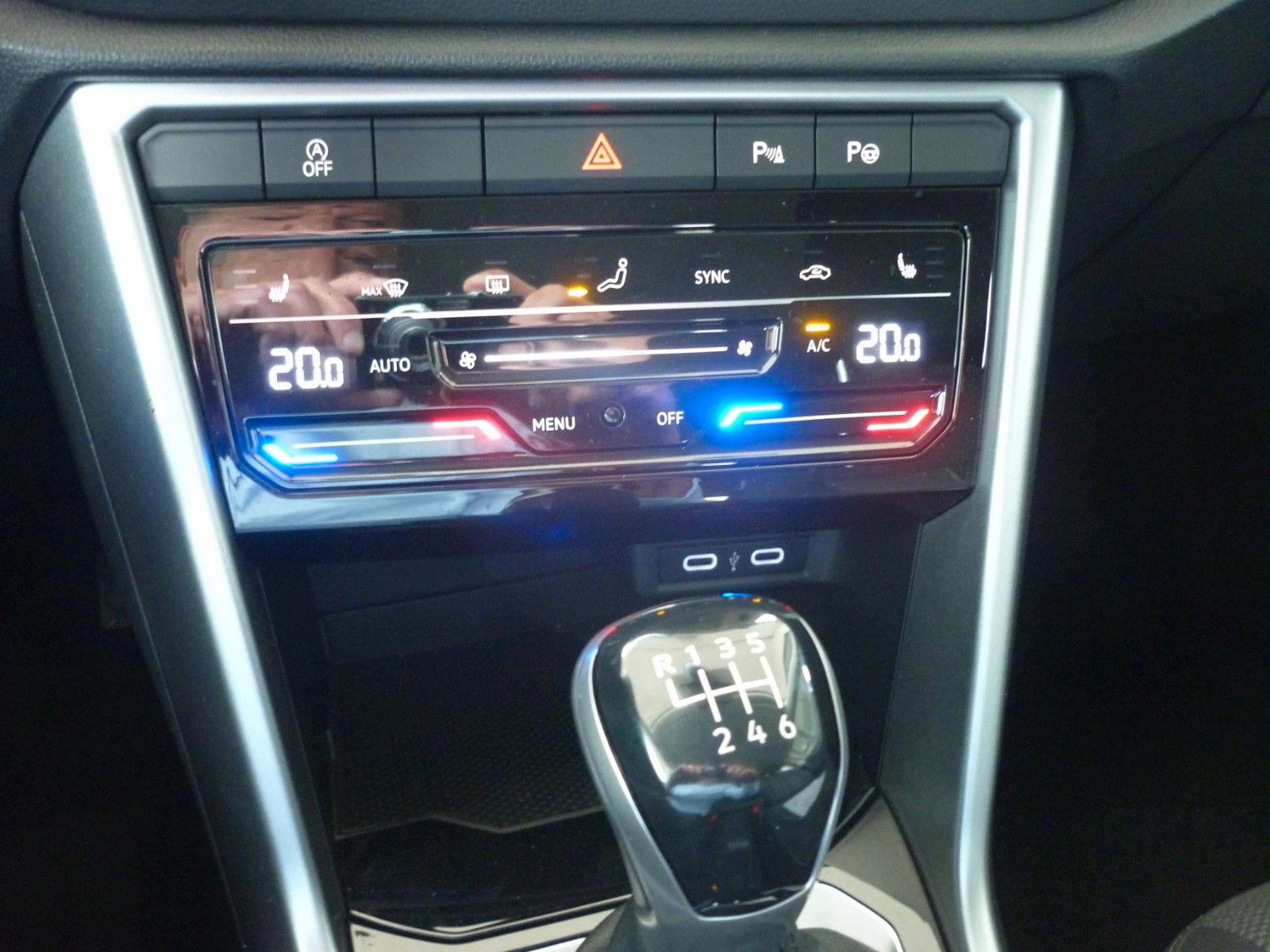Volkswagen T-Roc 1.0 TSI Life - Samsaru's Car Outlet