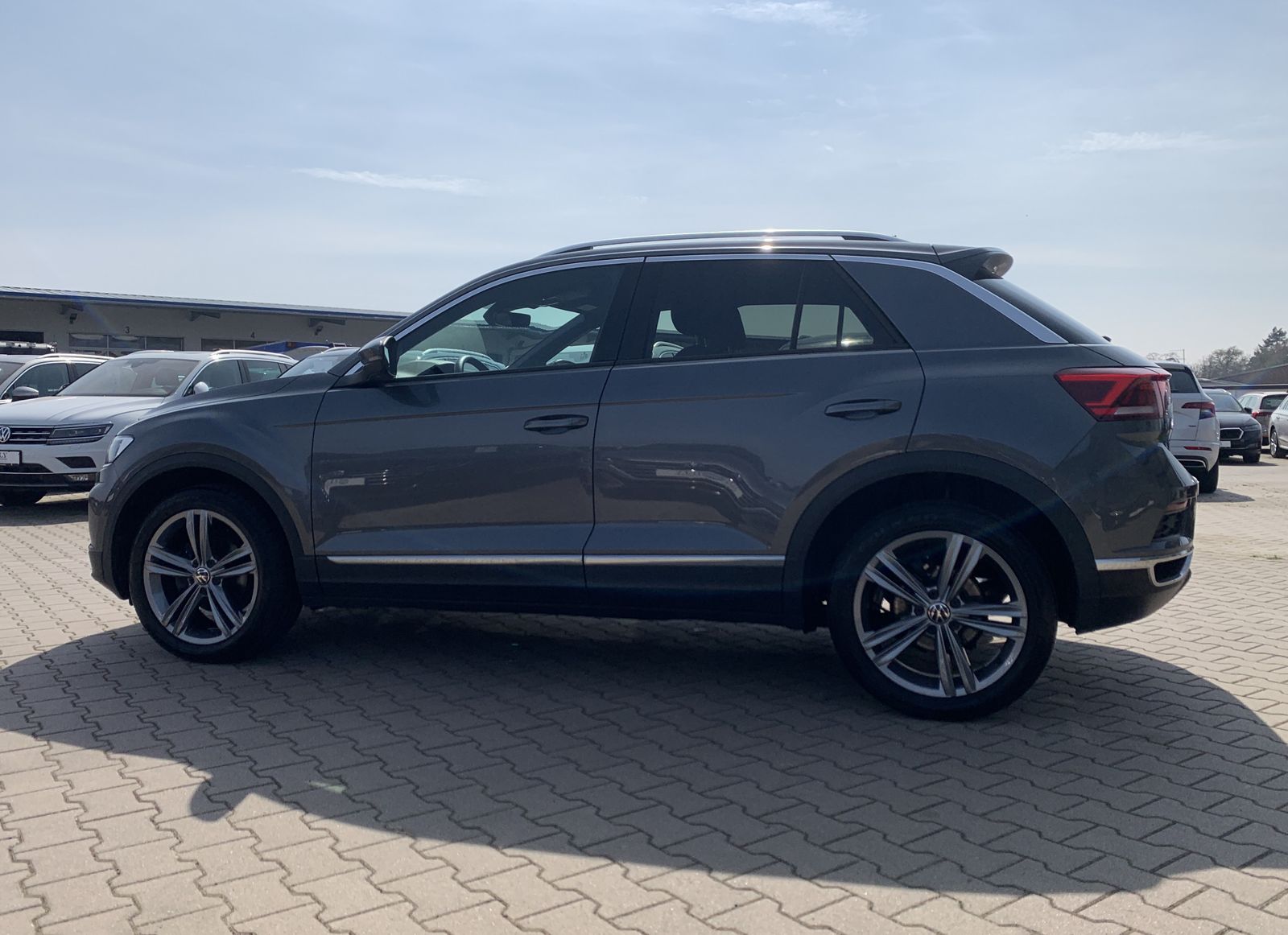 Volkswagen T-Roc 1.5 TSI Sport - Samsaru's Car Outlet