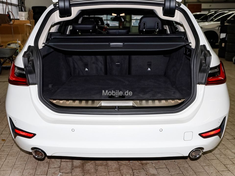 BMW 330e Touring Advantage - Samsaru's Car Outlet