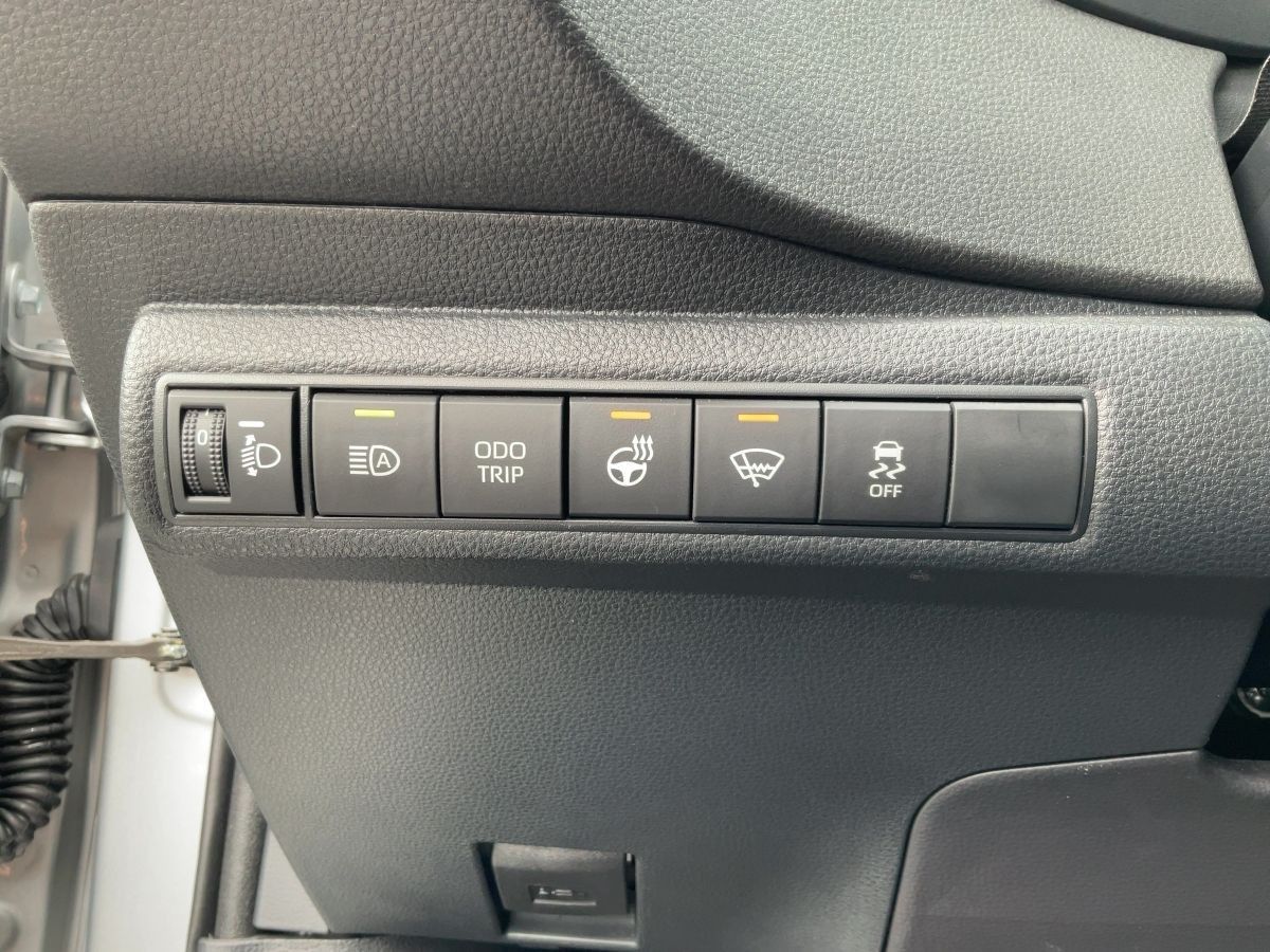 Toyota Corolla 1.8Hybrid TEAM D LED+NAV+ACC+SHZ+RFK+MFL