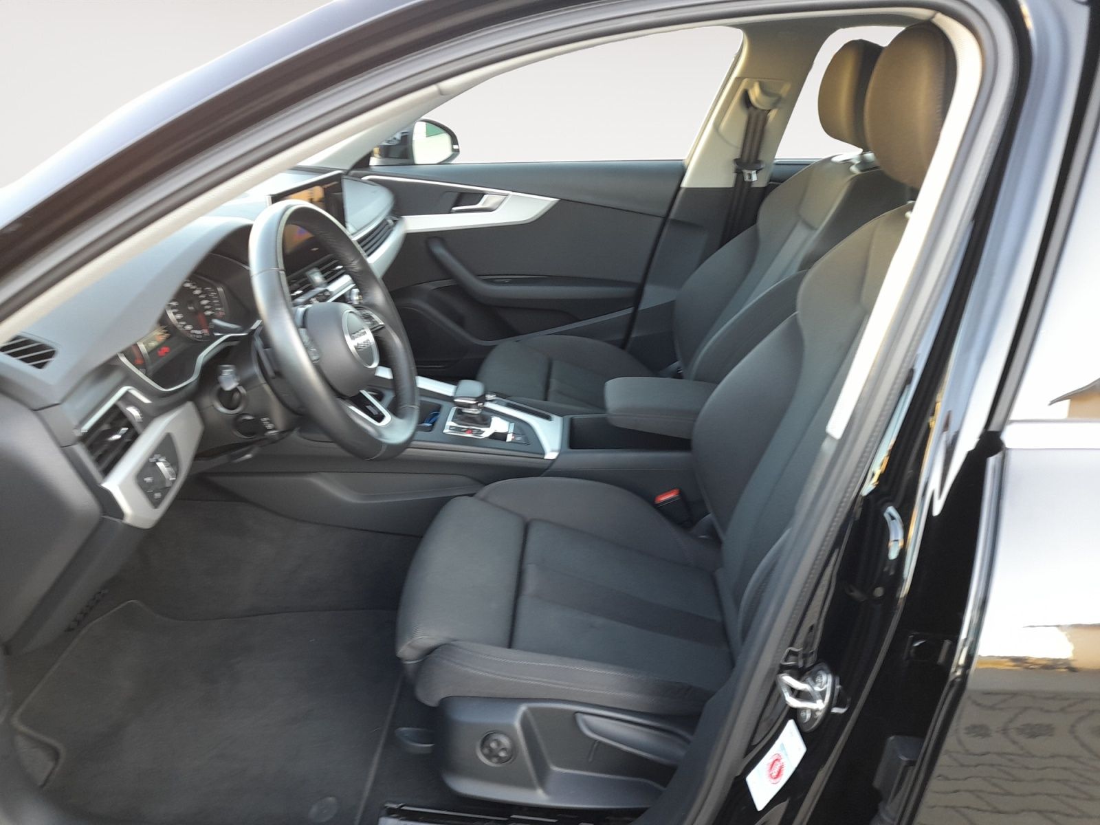 Audi A4 35 2.0 TDI Avant advanced - Samsaru's Car Outlet