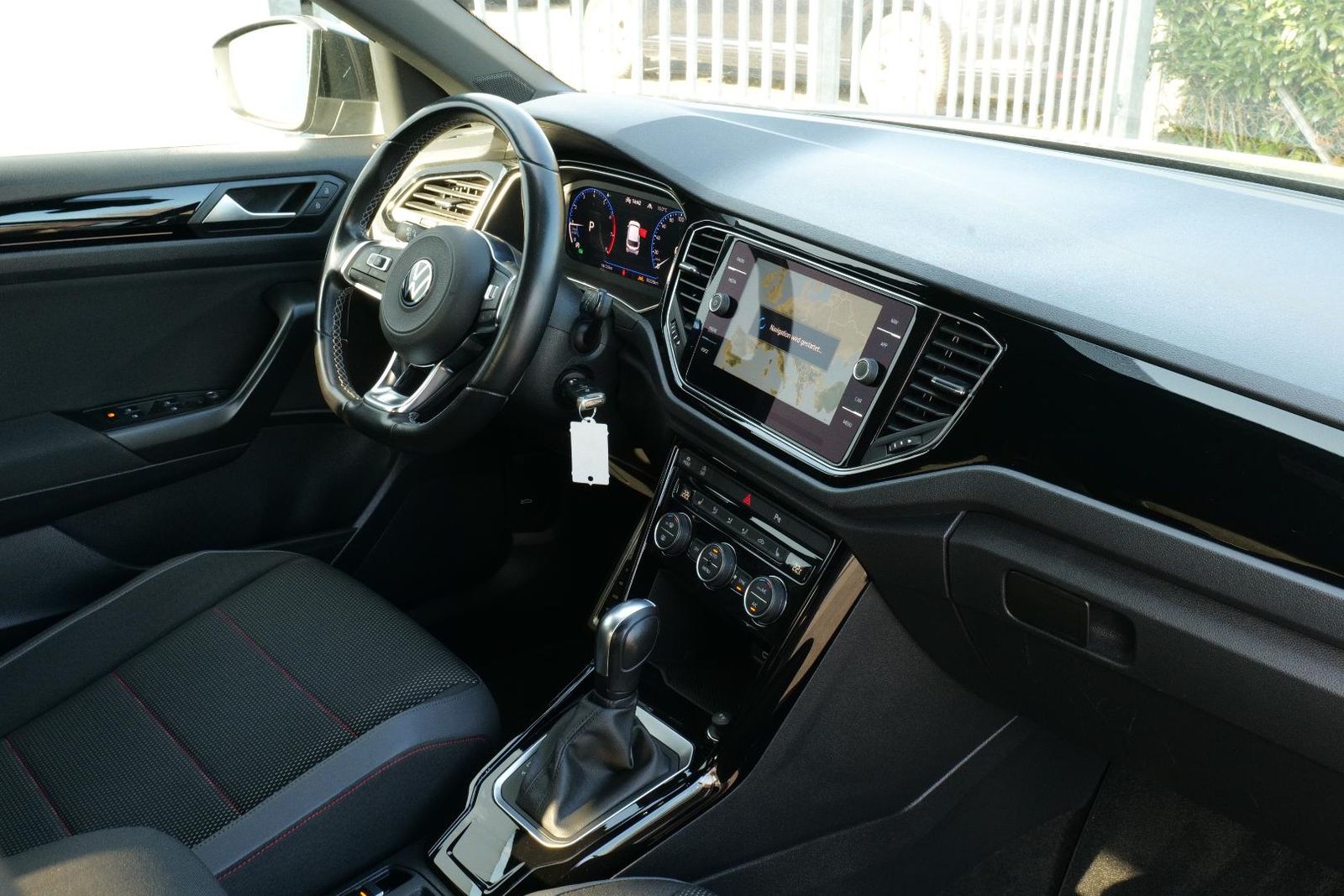 Volkswagen T-ROC Sport 1.5 TSI - Samsaru's Car Outlet