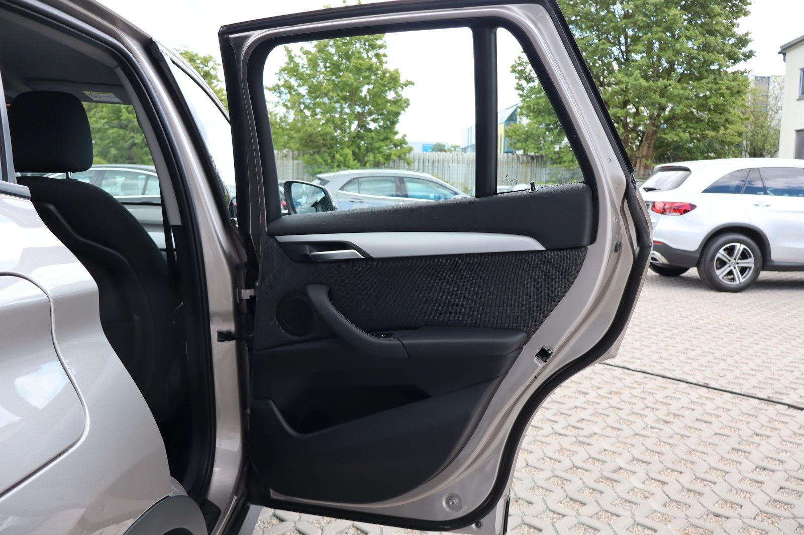 BMW X1 xDrive 25 e Advantage - Samsaru's Car Outlet