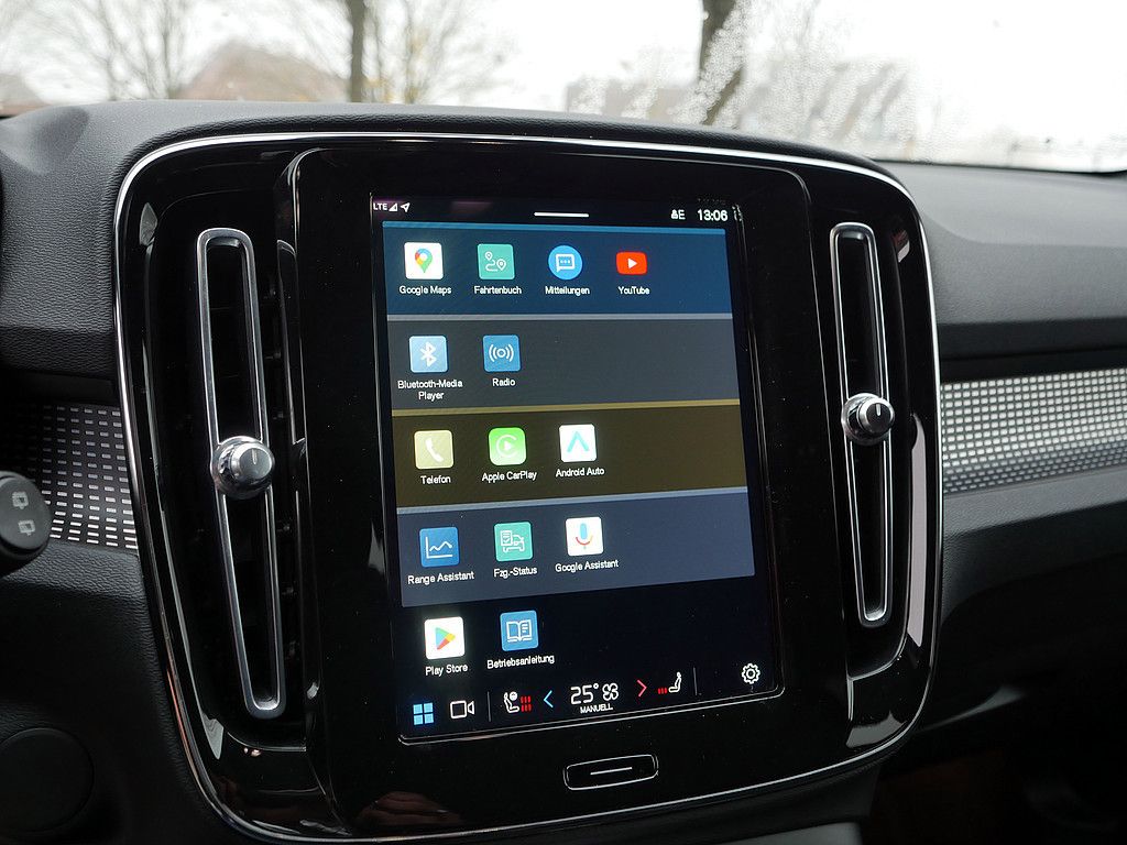 Volvo XC40 Plus Recharge Pure Electric AHK