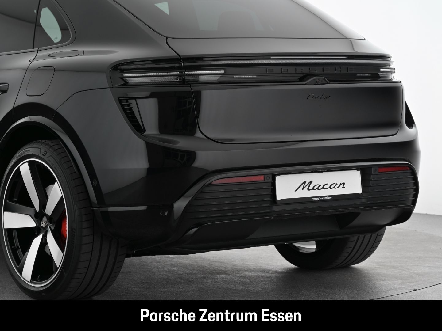 Porsche Macan Turbo S - Samsaru's Car Outlet