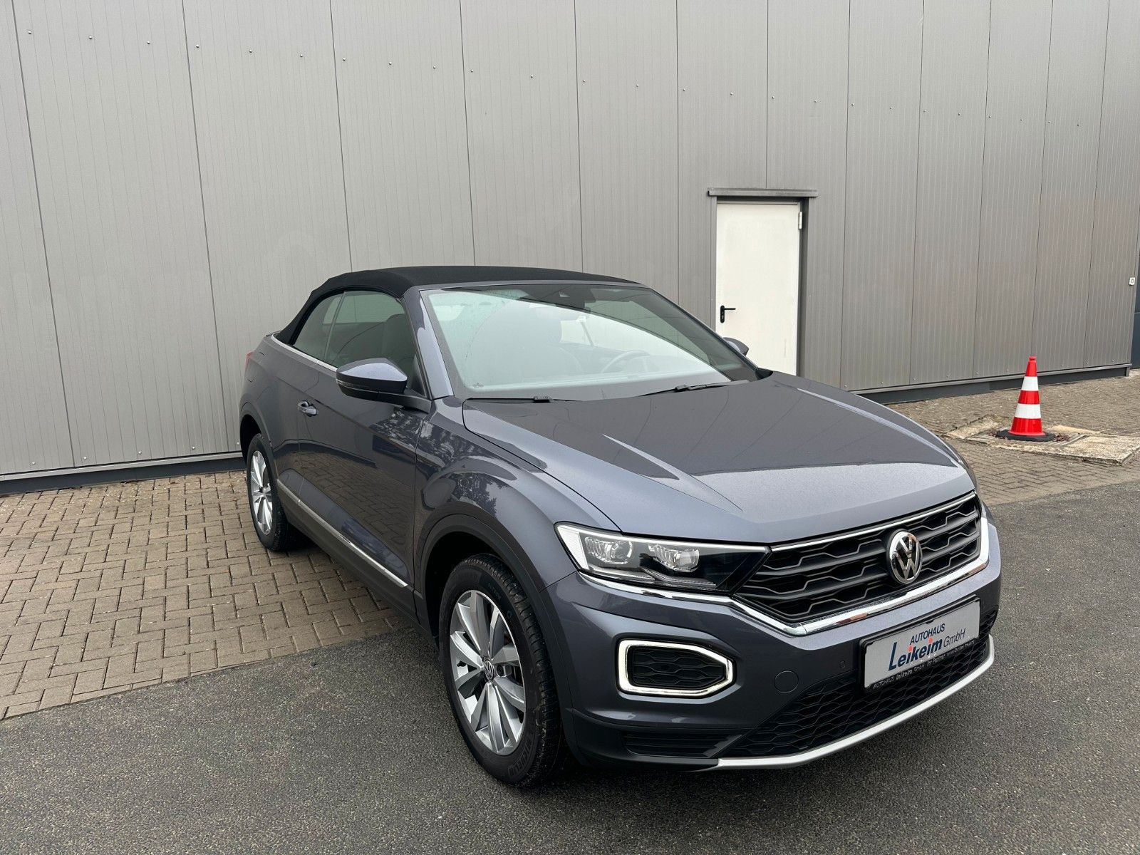Volkswagen T-Roc 1.5 TSI Cabriolet Style - Samsaru's Car Outlet