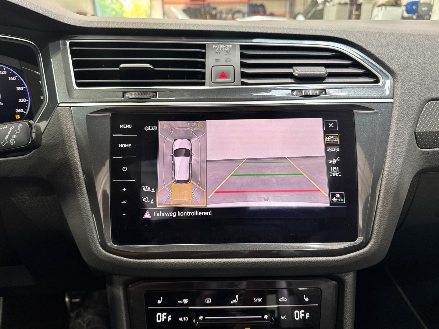 Volkswagen Tiguan 2.0 TDI 4M DSG R LINE BLACK PANO AHK MATR