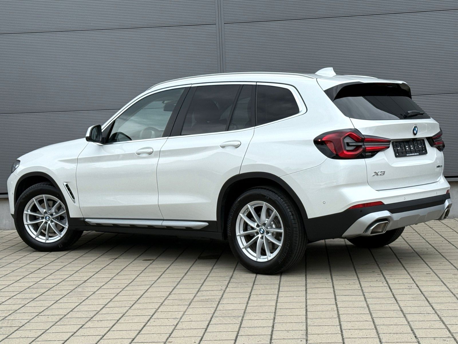 BMW X3 xDrive 20i Laser - Samsaru's Car Outlet