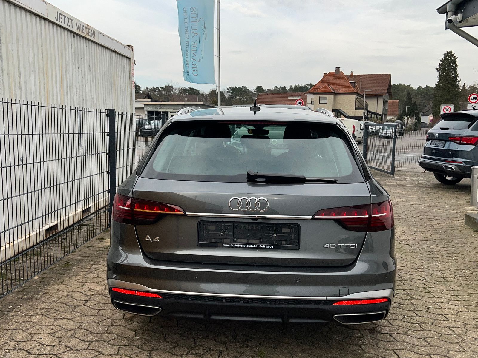 Audi A4 Avant 40 S line - Samsaru's Car Outlet