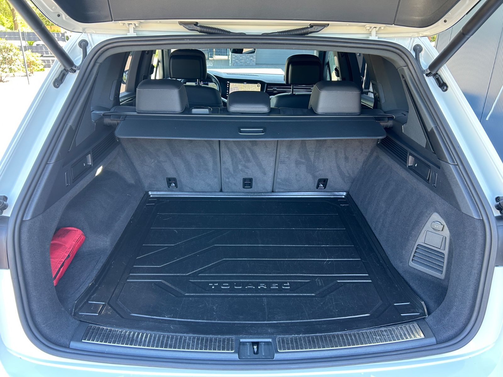 Volkswagen Touareg R-Line 4M - Samsaru's Car Outlet