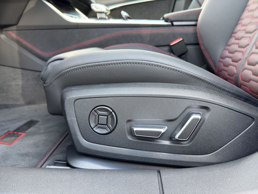 Audi RS6 Avant 4,0 l TFSI Performace quattro Pano AHK