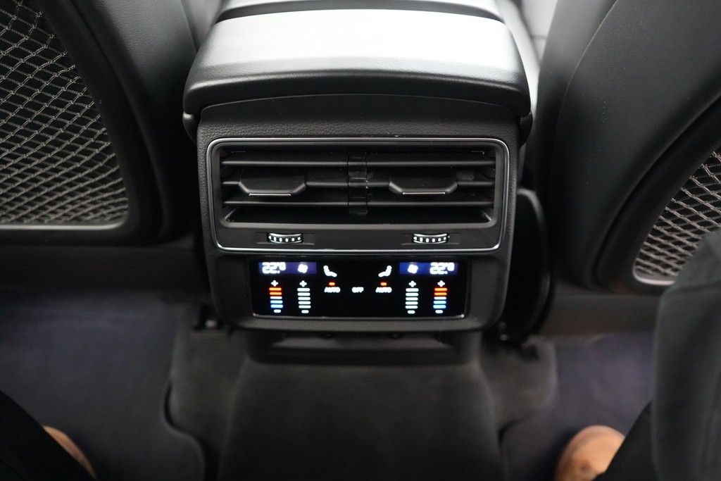 Audi Q8 50 TDI quattro S line - Samsaru's Car Outlet