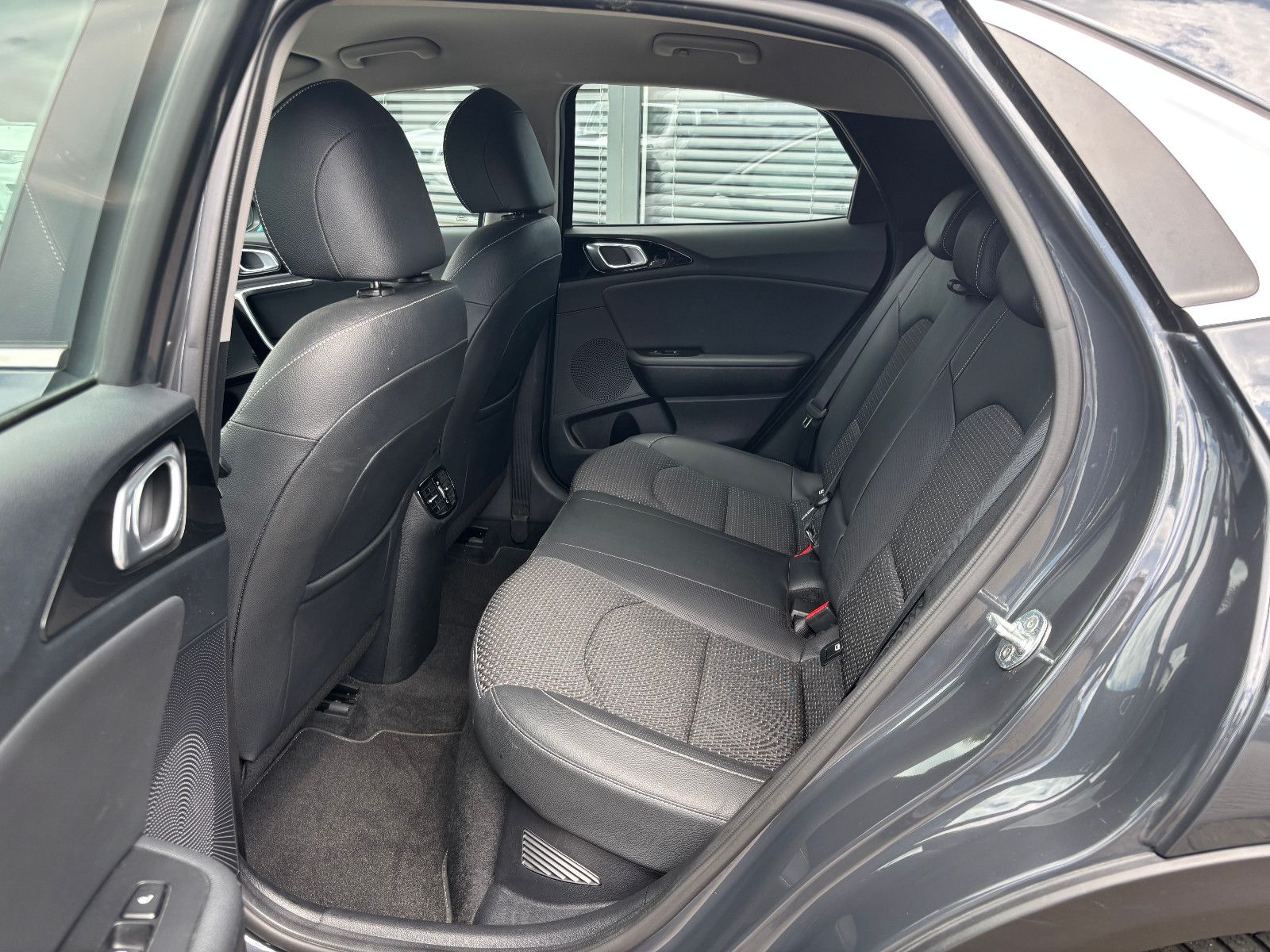 Kia XCeed 1.6 Spirit Plug-in Hybrid - Samsaru's Car Outlet