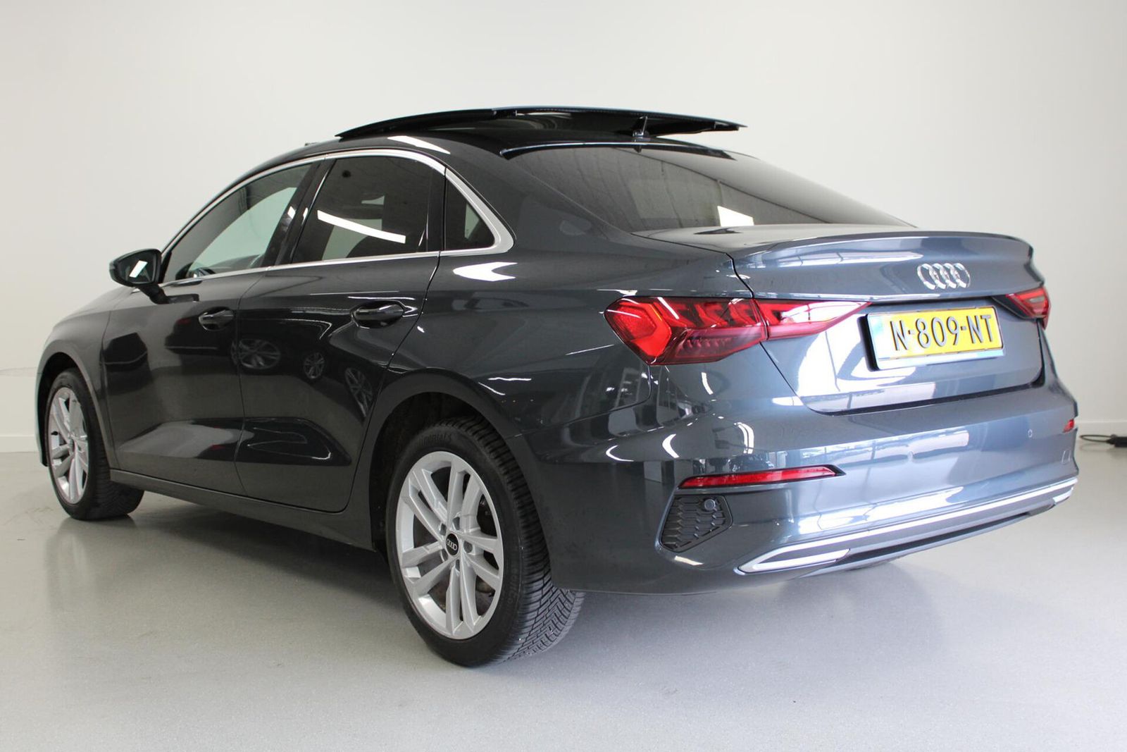 Audi A3 Limousine 30 TFSI Business edition | PANO-DAK