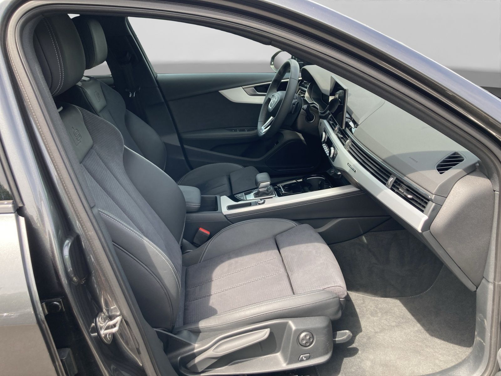 Audi A4 Avant 40 TFSI Q 2x S LINE AHK LM19 MATRIX-LED