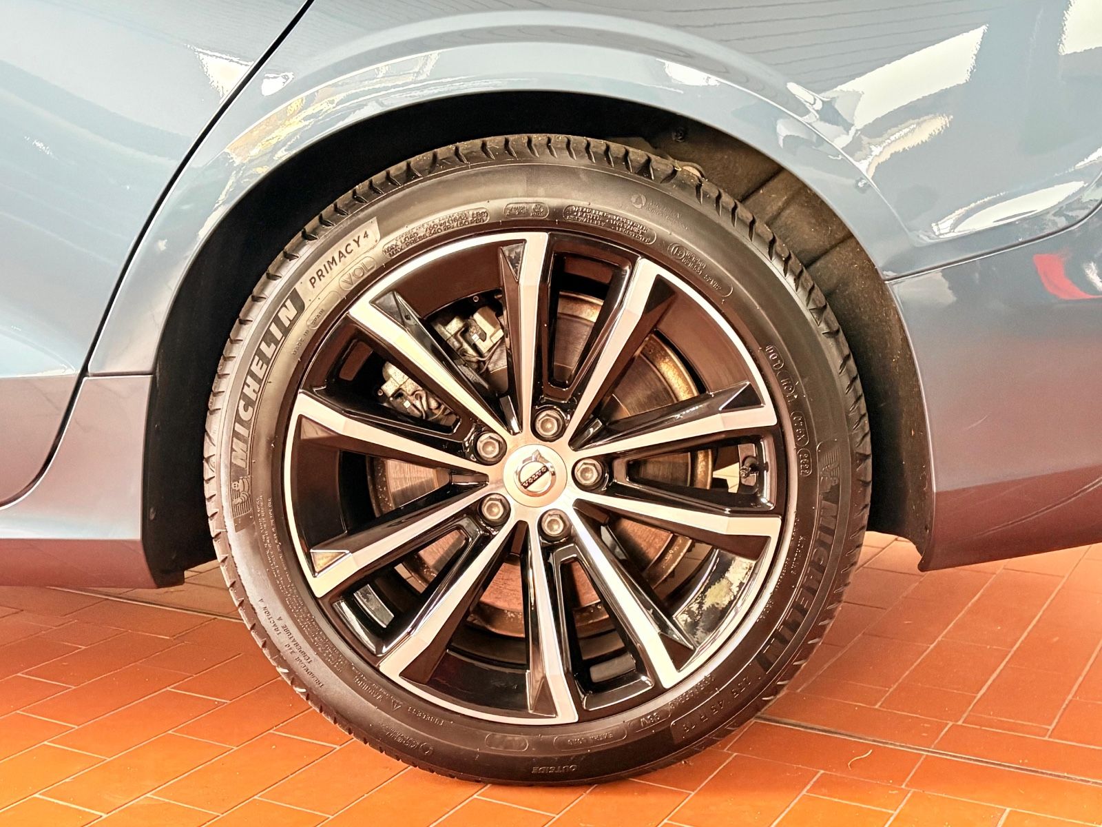 Volvo V60 T6 Kombi Core Recharge Plug-In Hybrid AWD