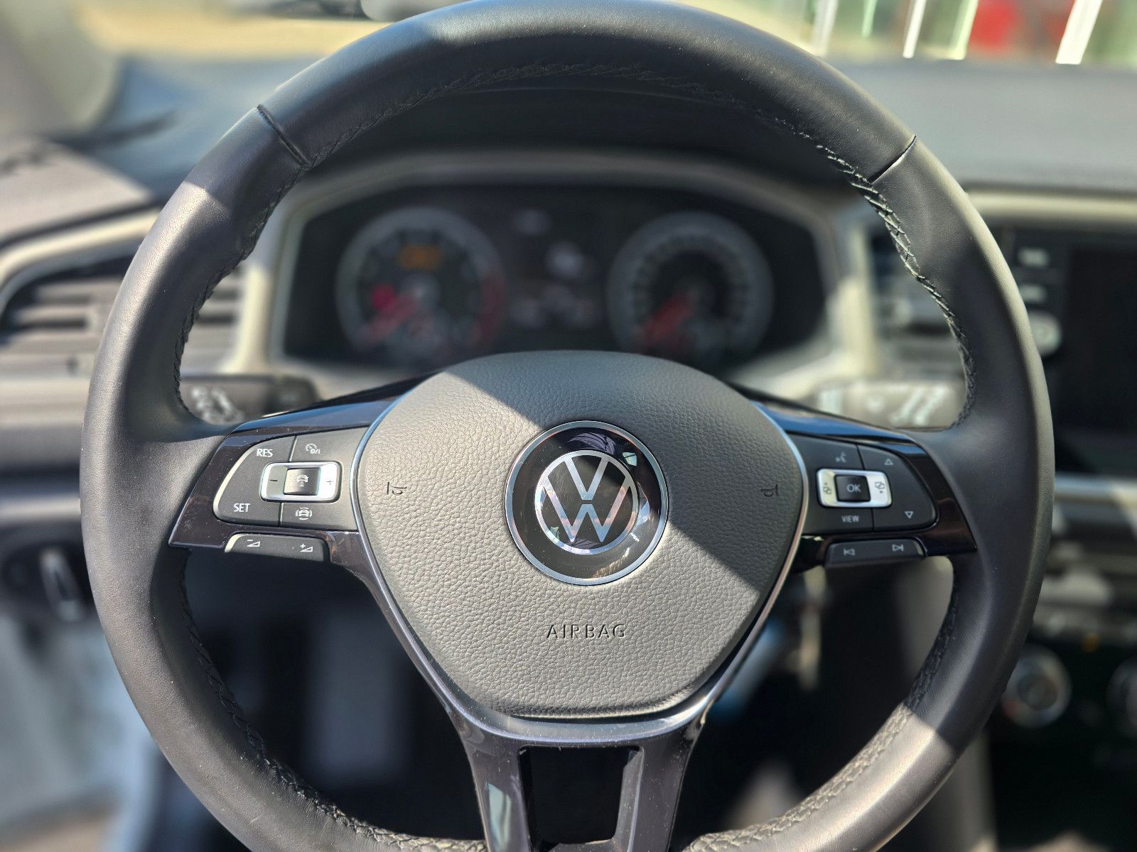 Volkswagen T-Roc Style 1.5 TSI - Samsaru's Car Outlet