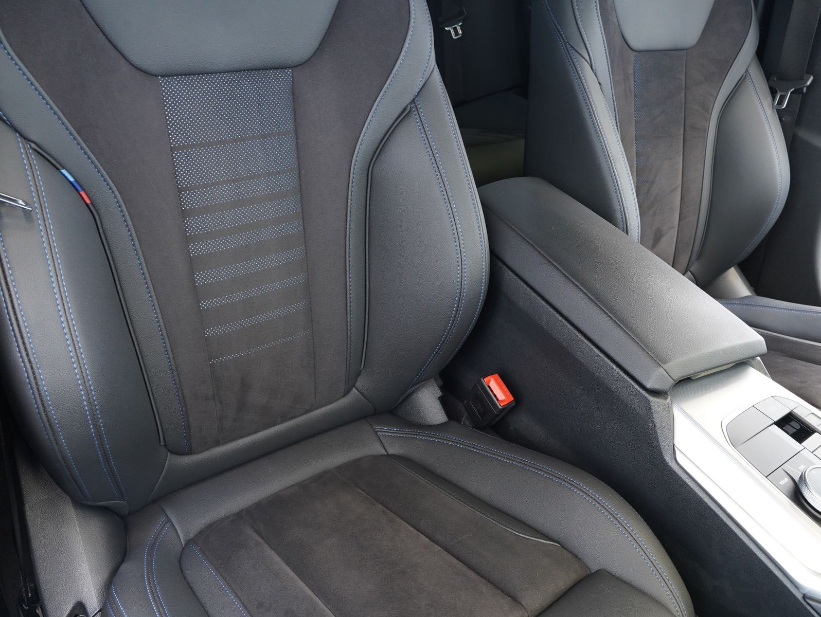 BMW 320 d xDrive Touring M Sport - Samsaru's Car Outlet