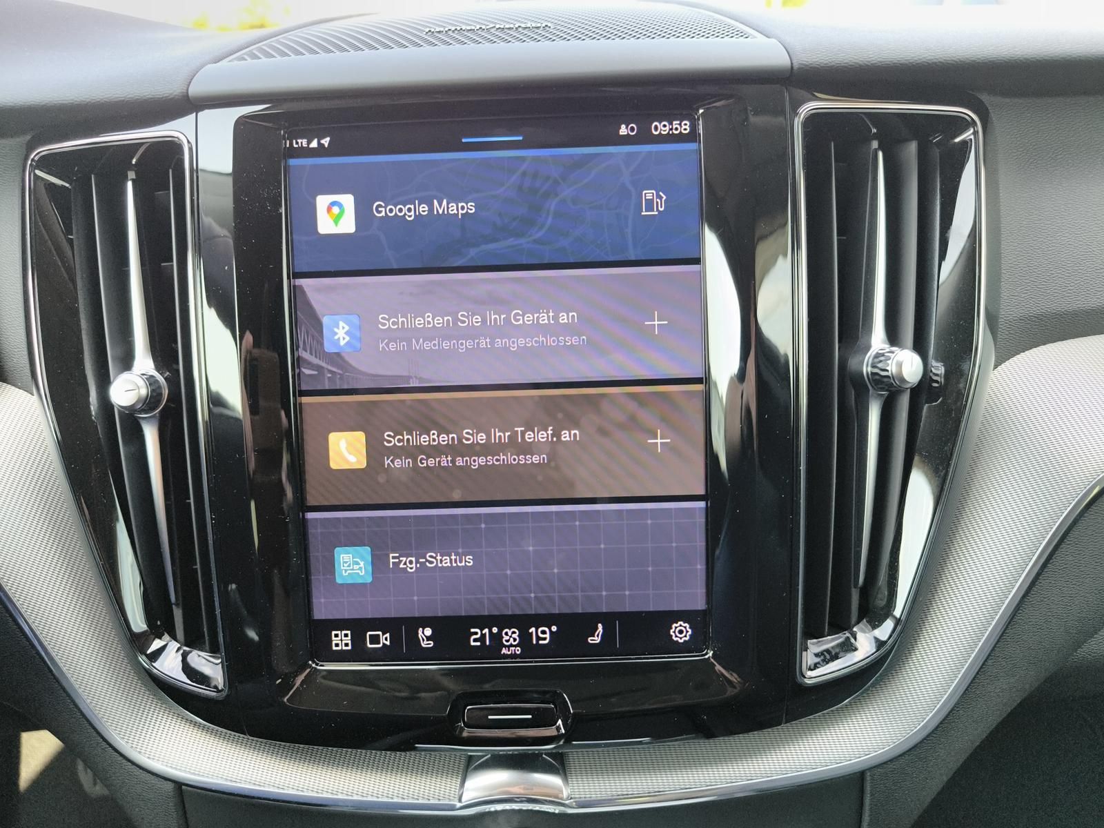 Volvo XC60 B4 Diesel AWD Aut. Plus Dark Standheizung