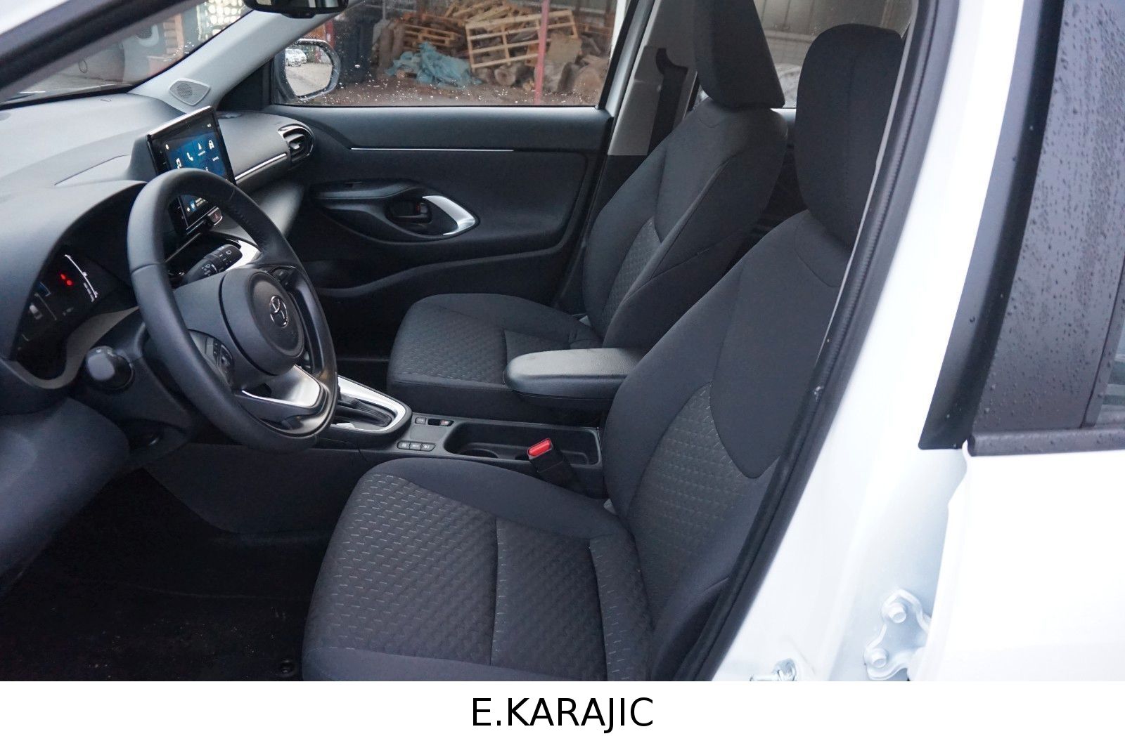 Toyota Yaris Cross Hybrid FWD Business Edition