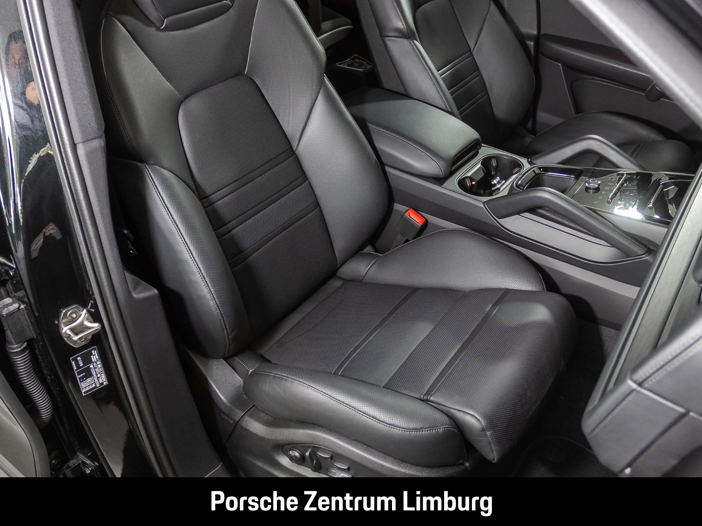 Porsche Cayenne E-Hybrid Coupe Black Edition Burmester