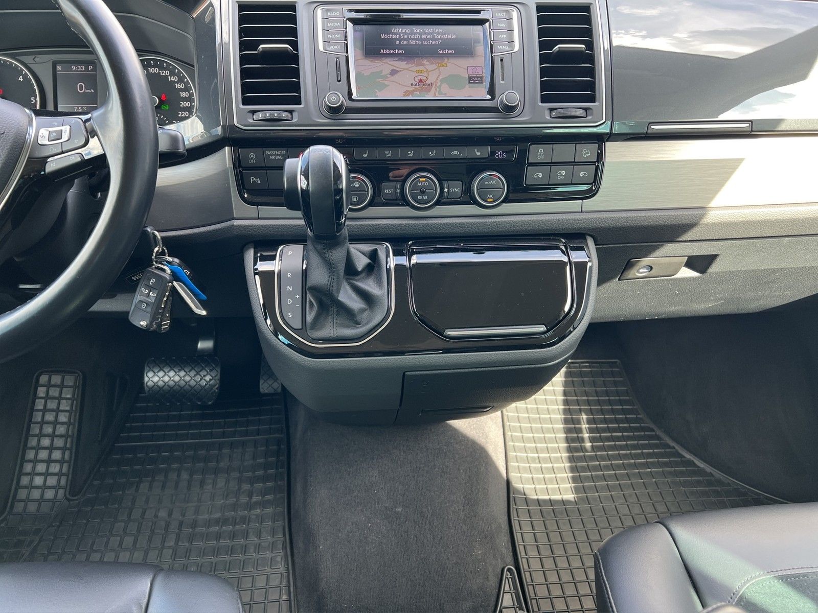 Volkswagen T6 Multivan 2.0 TDI 4M DSG - Samsaru's Car Outlet