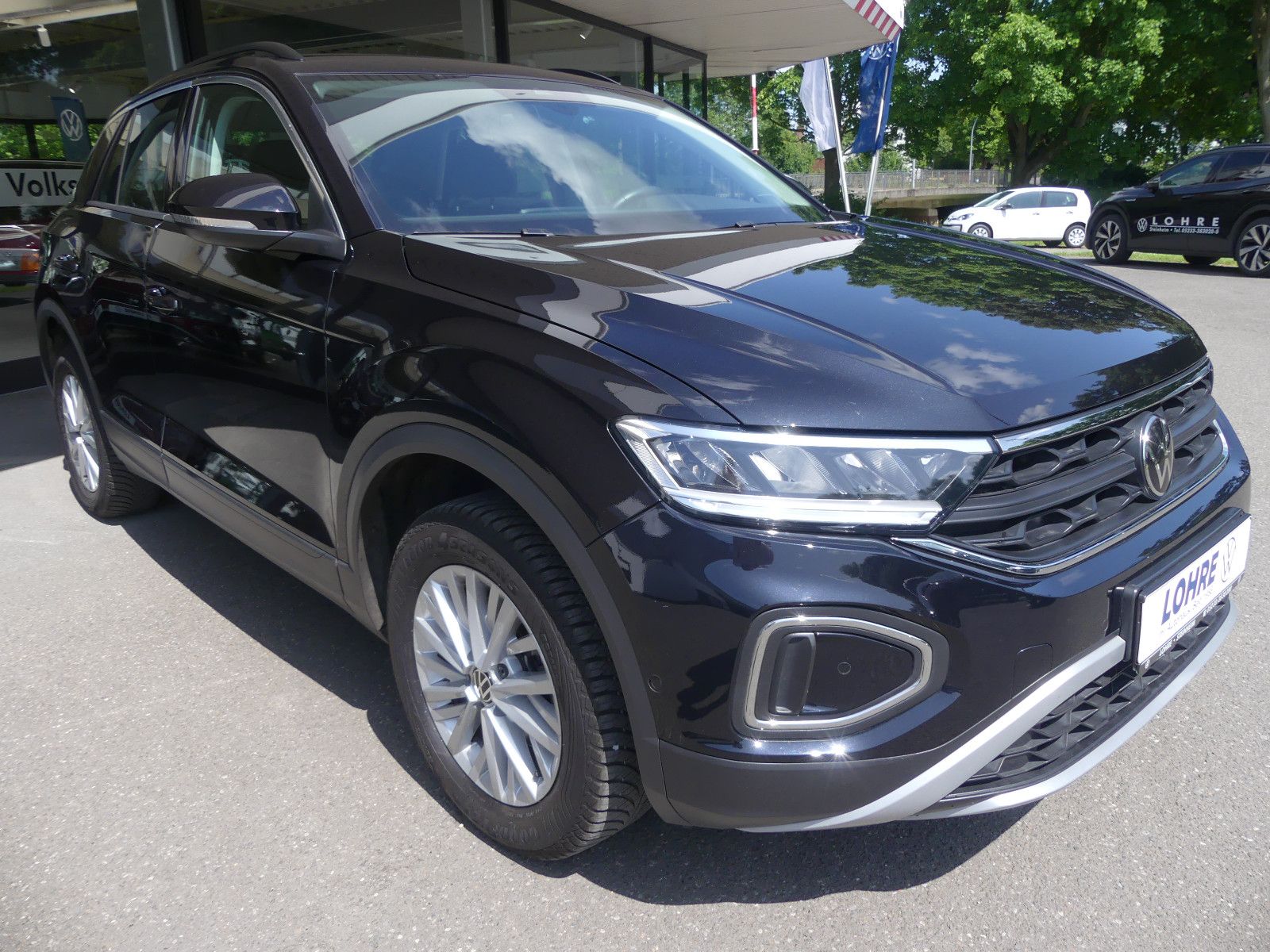 Volkswagen T-Roc 1.5 TSI Life - Samsaru's Car Outlet