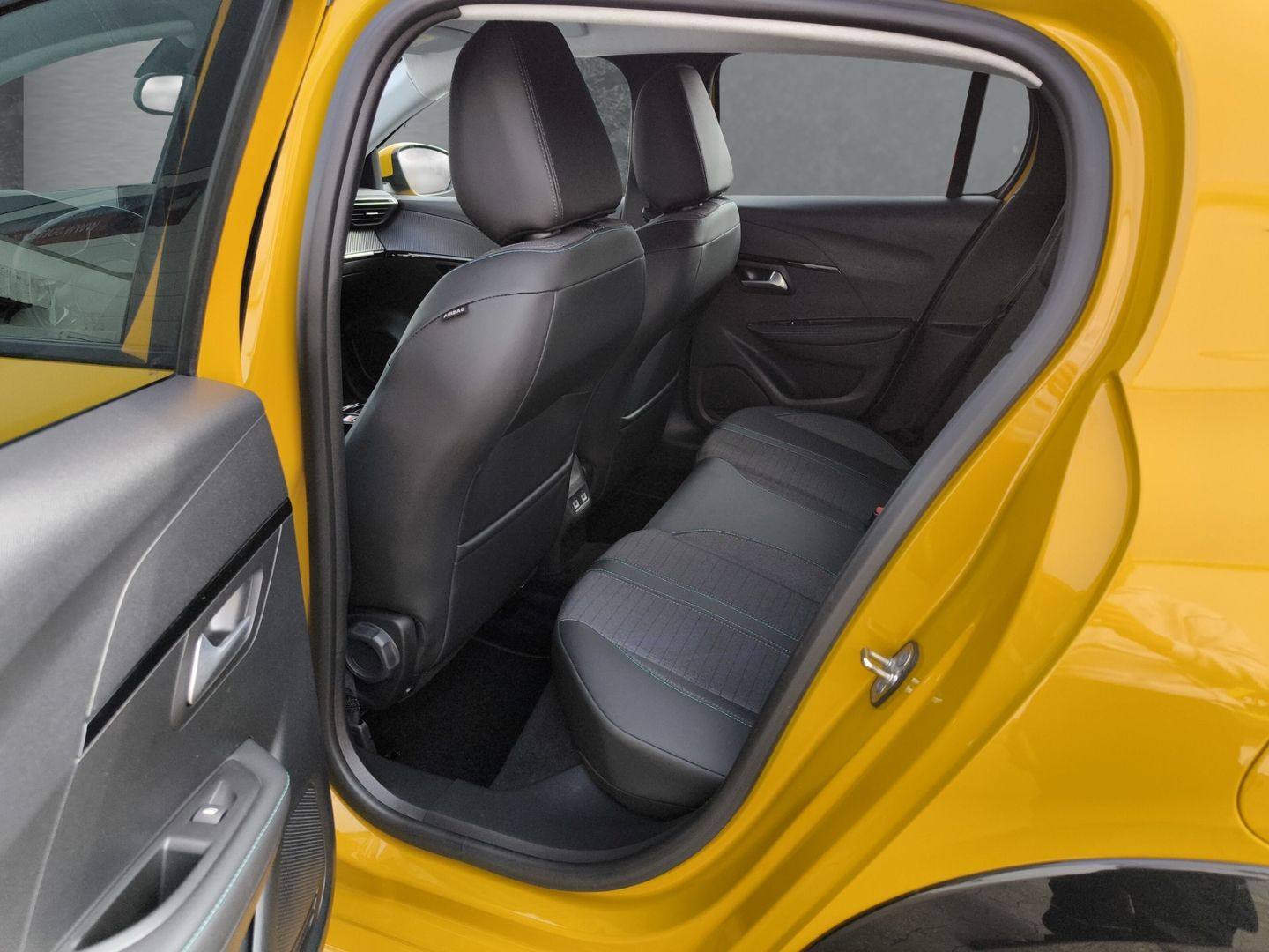 Peugeot e-208 Allure - Samsaru's Car Outlet