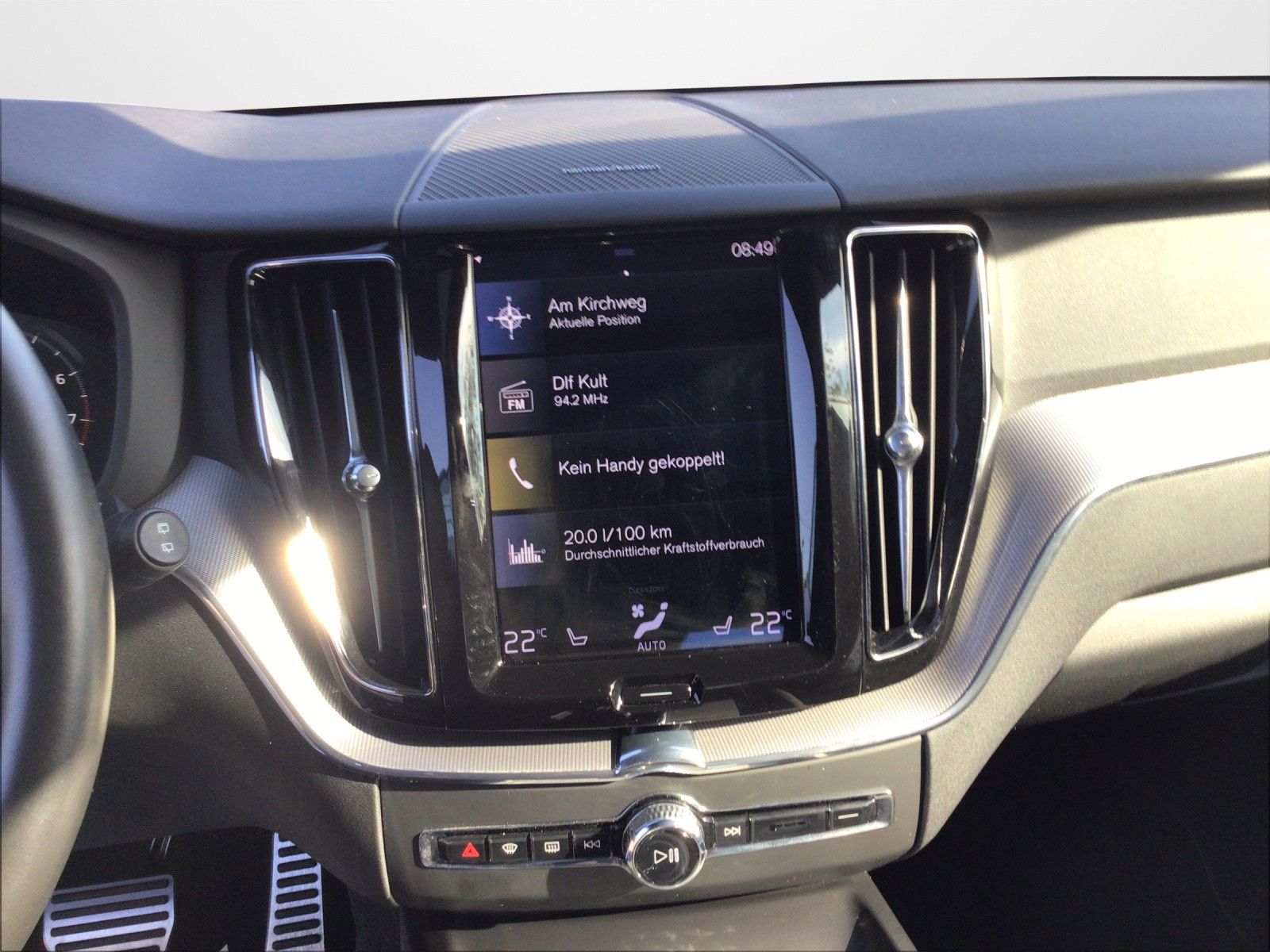 Volvo XC60 B5 AWD R Design - Samsaru's Car Outlet