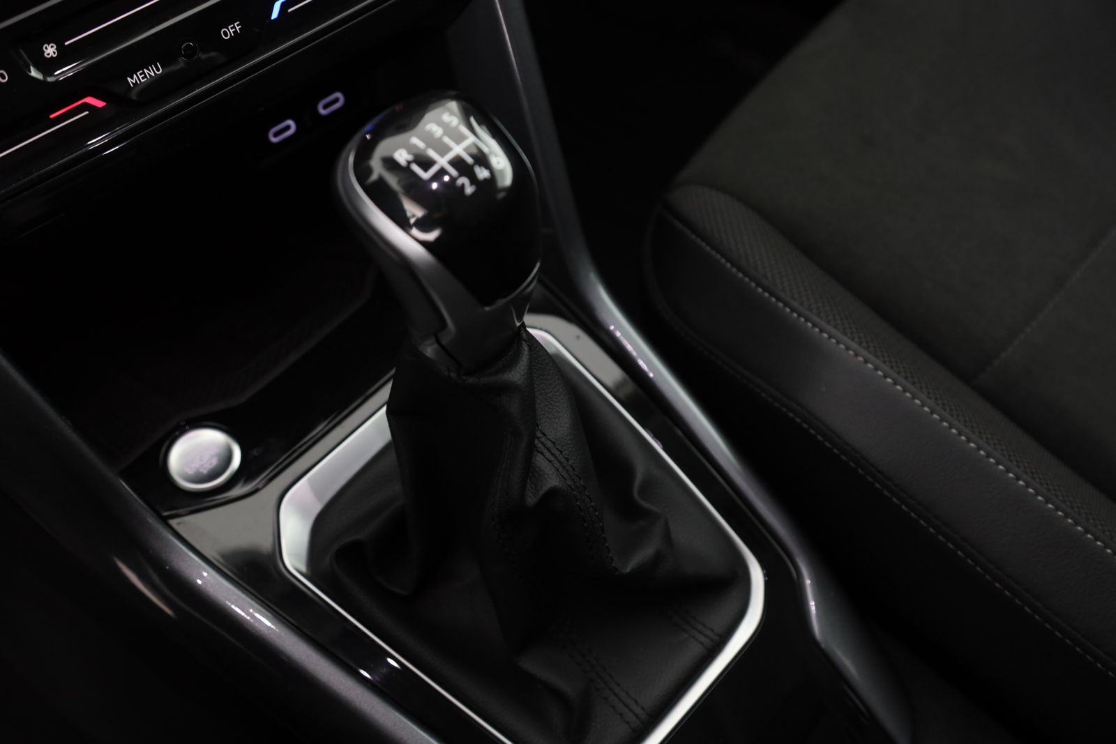 Volkswagen T-Roc 1.0 TSI Style - Samsaru's Car Outlet