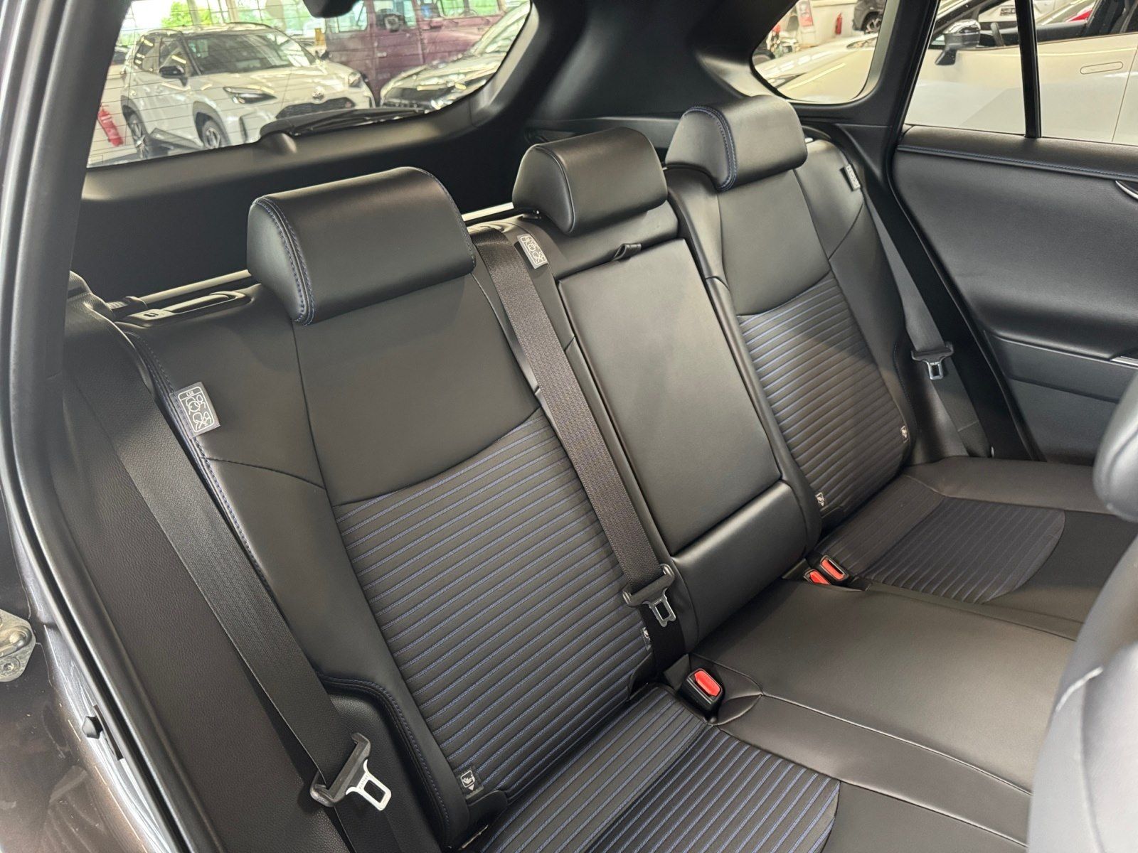 Toyota RAV4 Style Selection 4x4 - Samsaru's Car Outlet