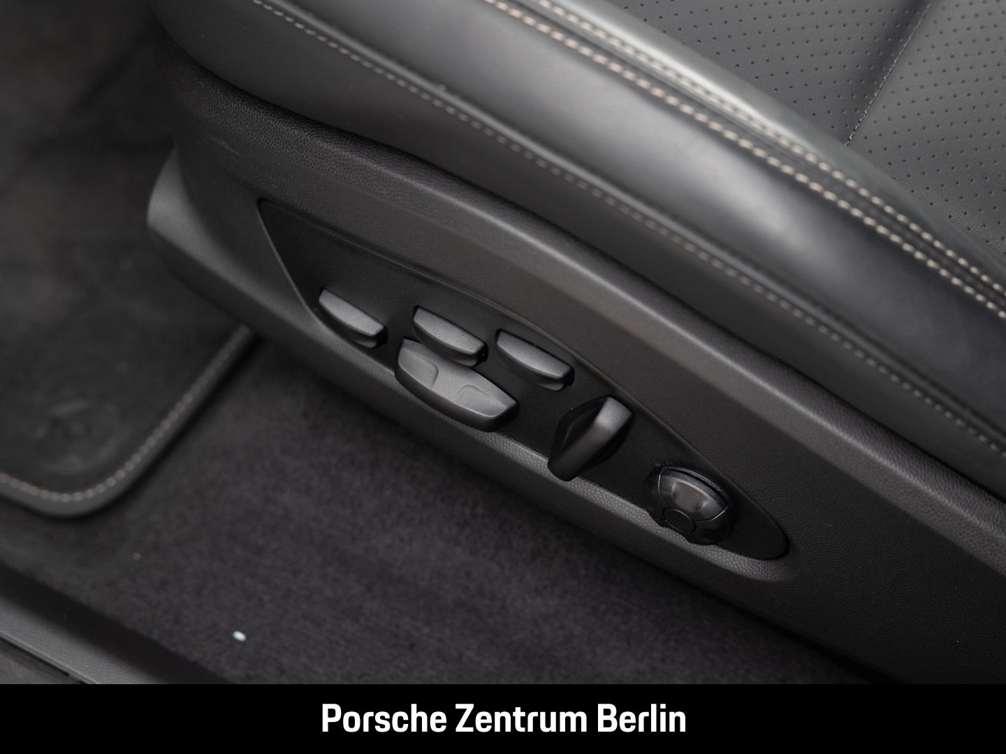 Porsche Macan Turbo HA-Lenkung Surround View 21-Zoll