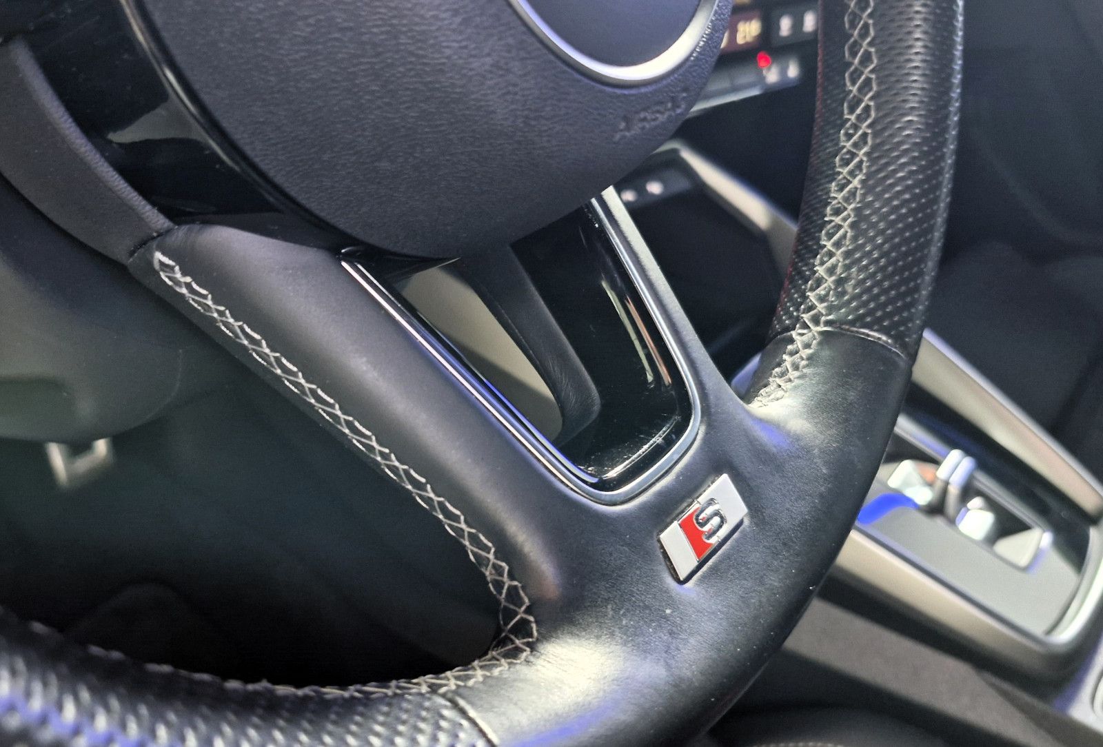 Audi A3 Sportback 35 TFSI 2xS Line - Samsaru's Car Outlet