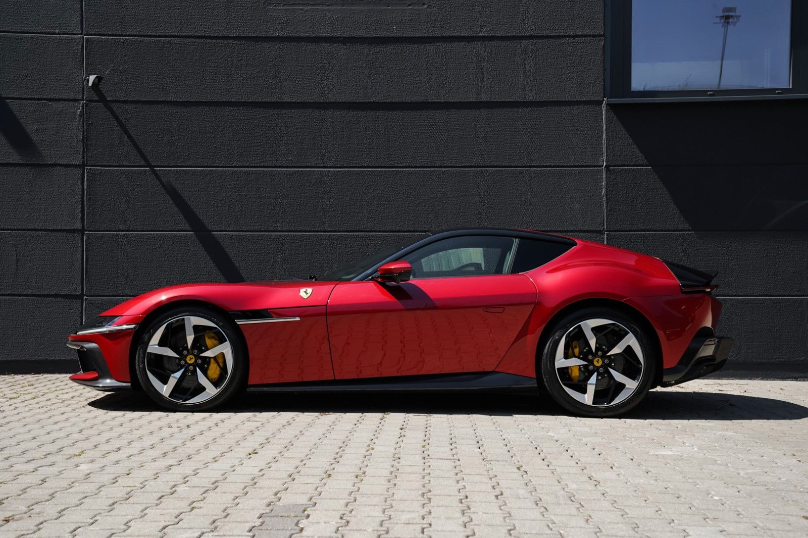 Ferrari 12 Cilindri *Crema* Carbon-Pano-*Blanco COC*