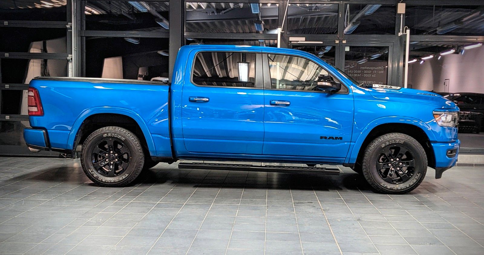 Dodge RAM 1500  Laramie HEMI 5.7L   4x4 Leder/LED