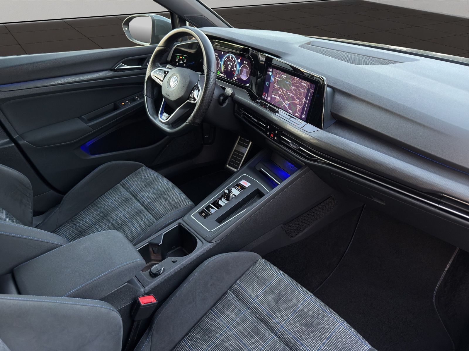 Volkswagen Golf VIII 1.4 TSI GTE DSG - Samsaru's Car Outlet