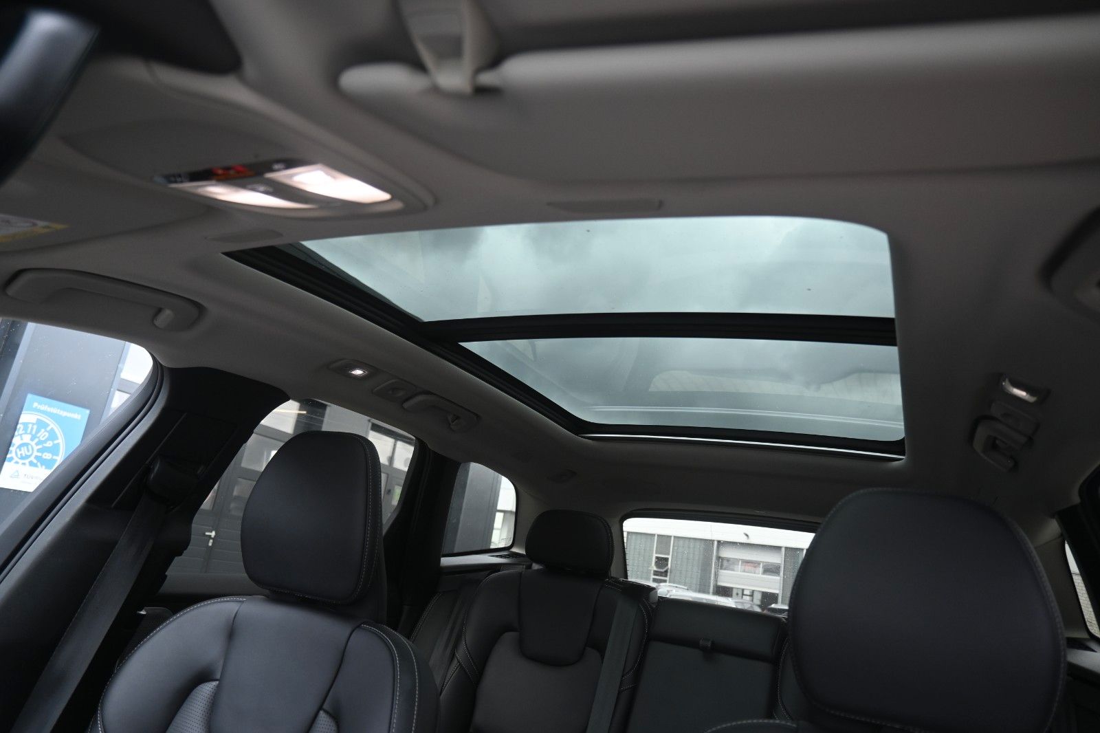 Volvo XC60 T8 Ultimate Bright RC Plug-In B&W*LUFT*360°