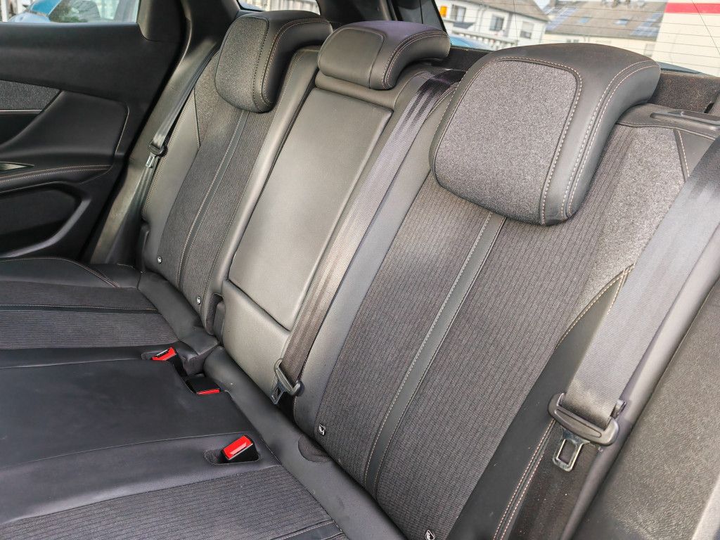 Peugeot 3008 PureTech 130 EAT8 GT-LINE - Samsaru's Car Outlet