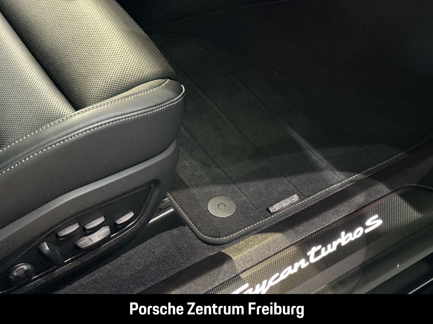 Porsche Taycan Turbo S Cross Turismo Burmester InnoDrive