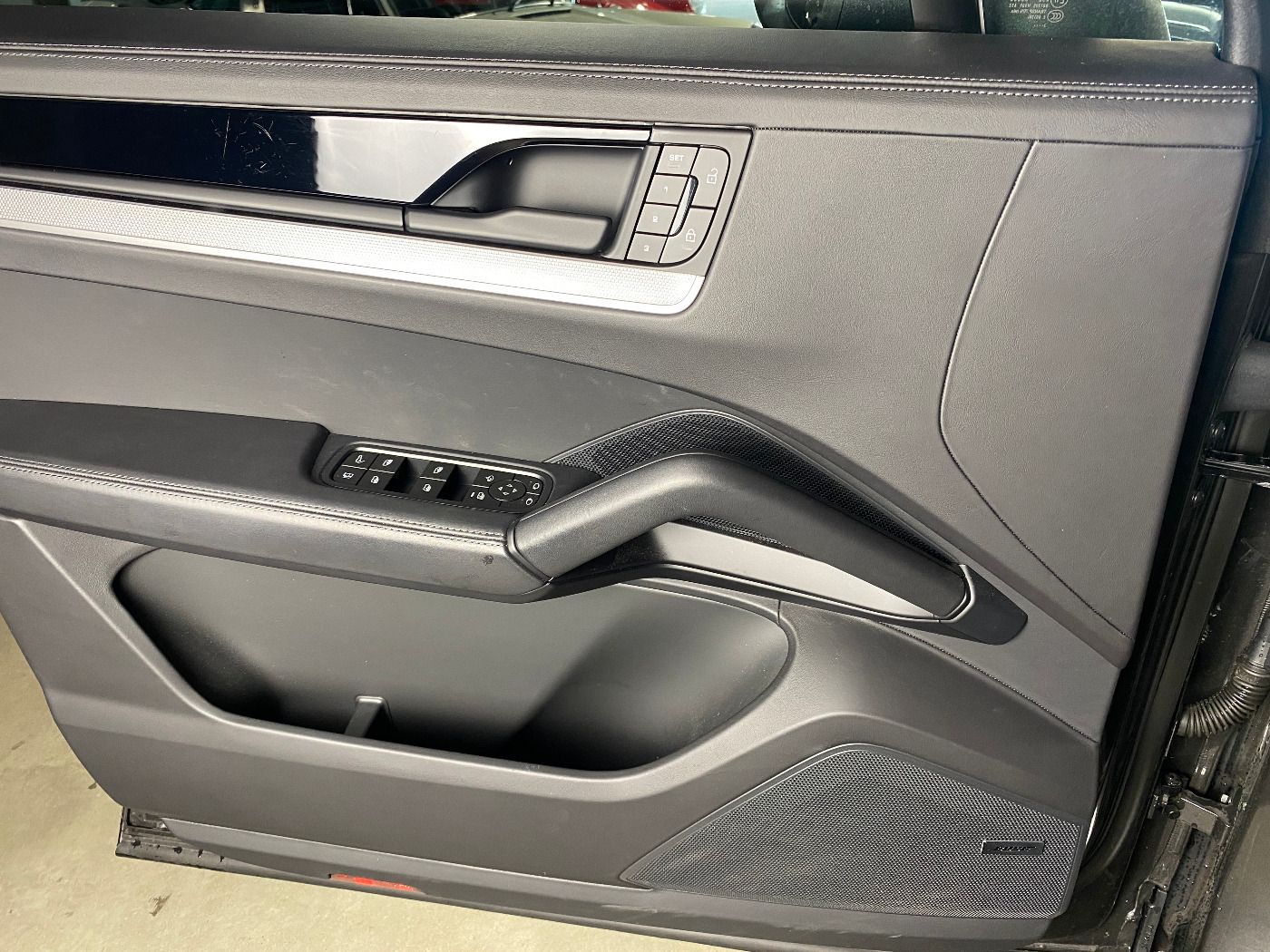 Porsche Cayenne E-Hybrid Coupe | Abstandsregeltempostat