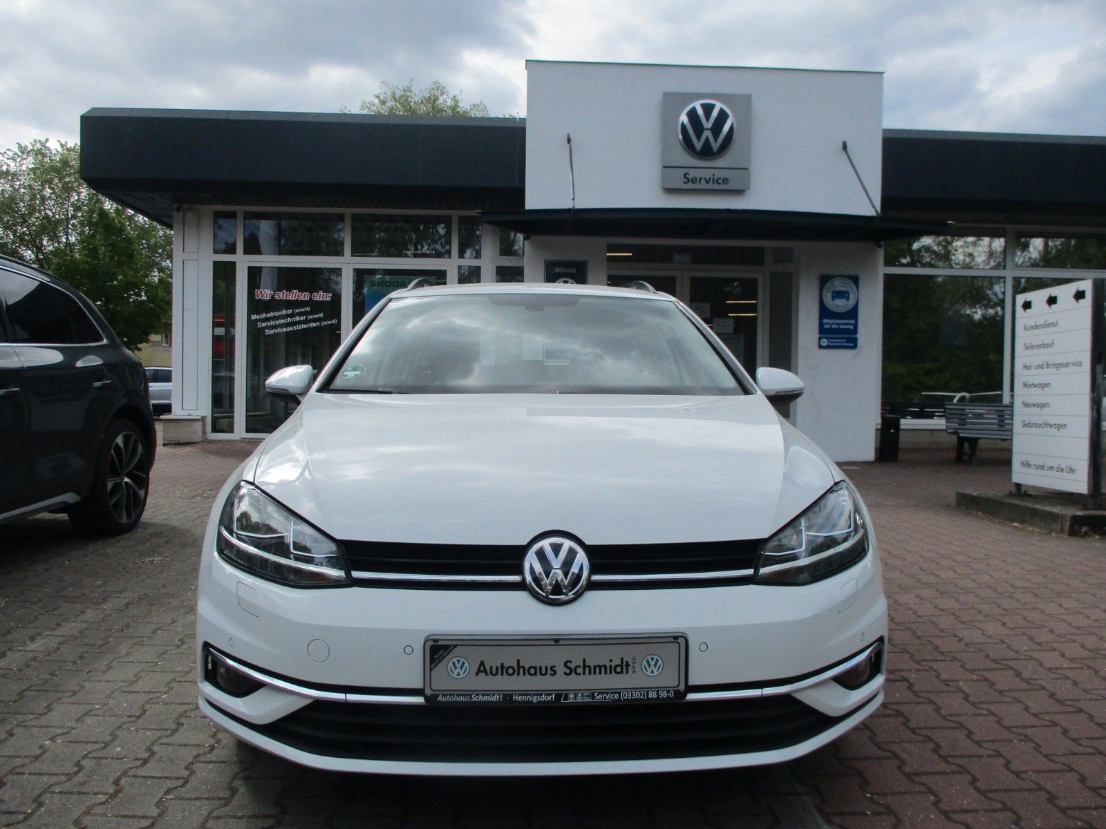 Volkswagen Golf VII Variant DSG - Samsaru's Car Outlet