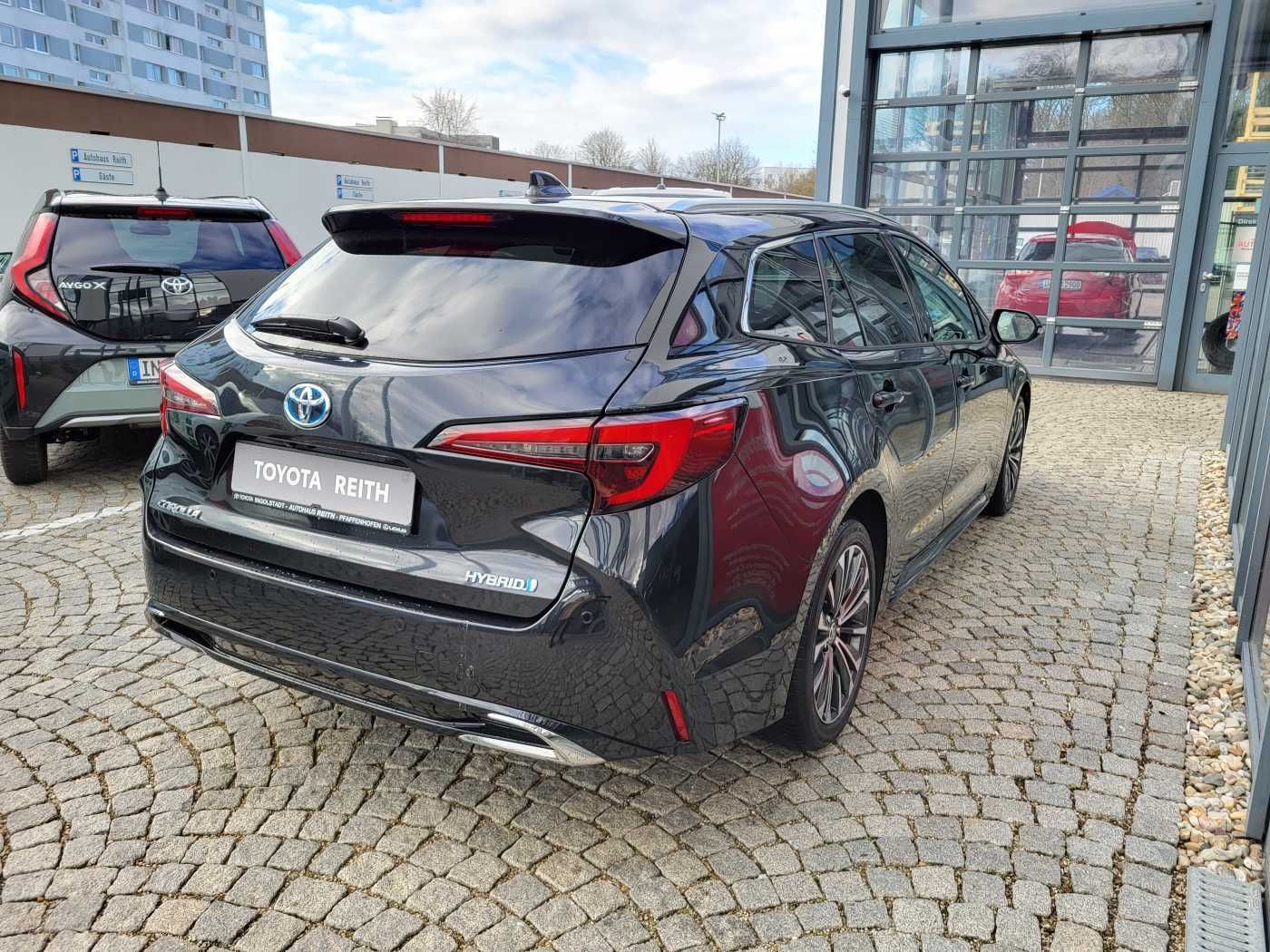 Toyota Corolla 1.8 Hybrid - Samsaru's Car Outlet