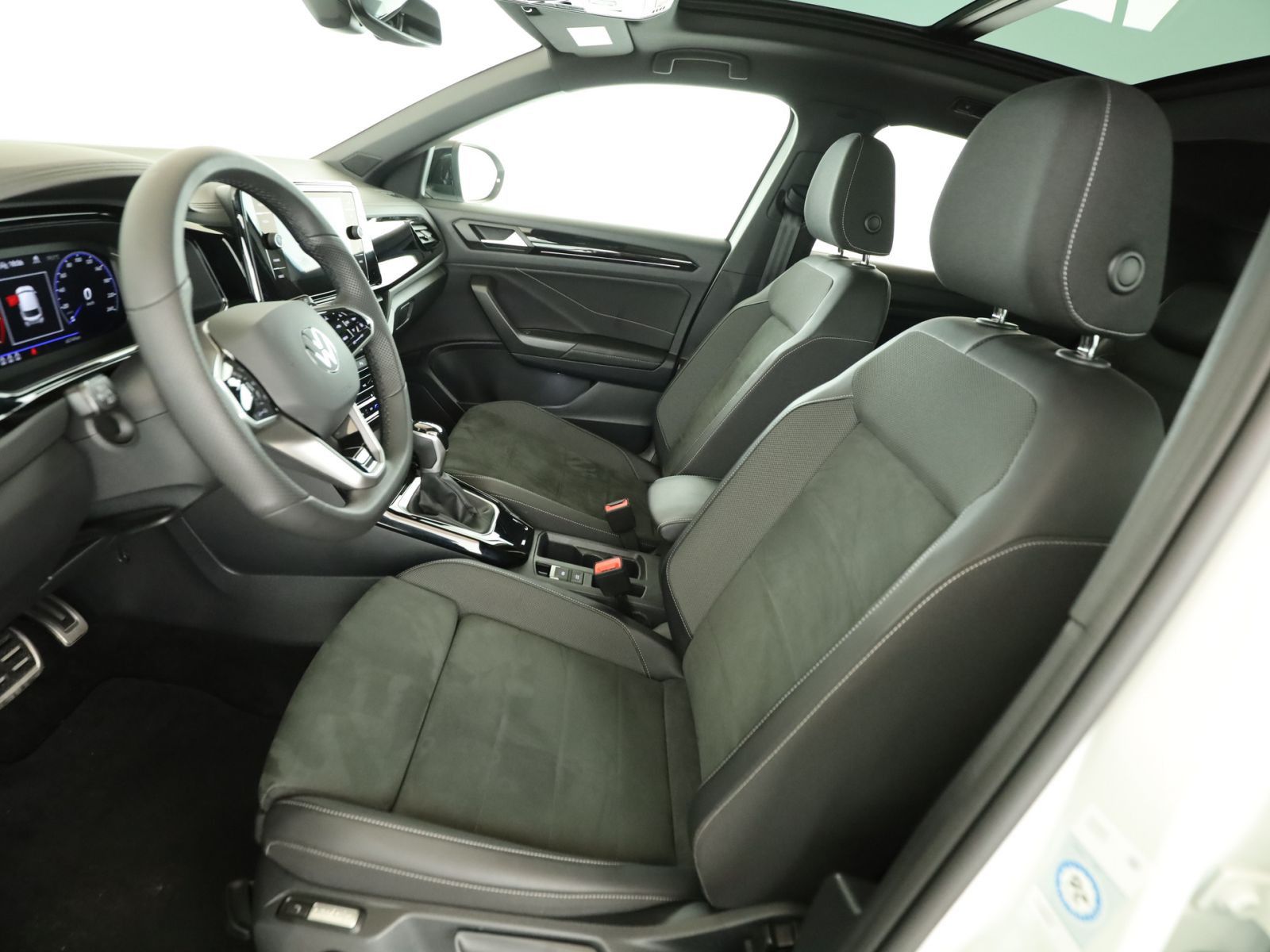 Volkswagen T-Roc 1.5 TSI R-Line - Samsaru's Car Outlet