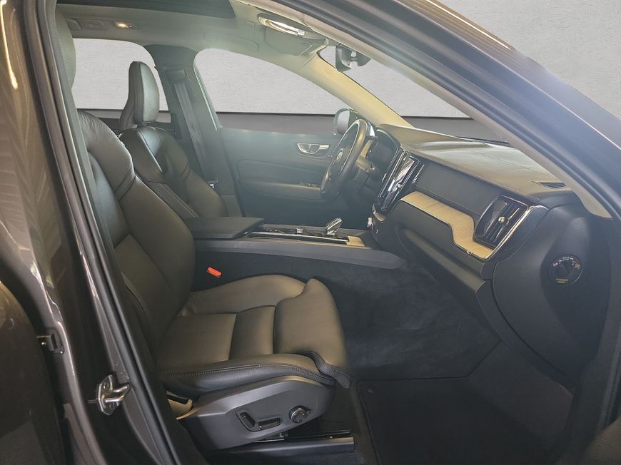 Volvo XC60 T8 AWD Recharge Inscription - Samsaru's Car Outlet