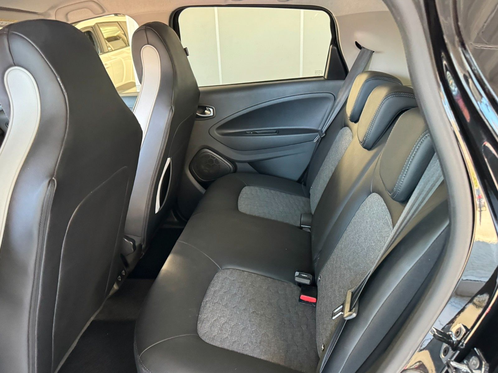 Renault ZOE Zoe Intens - Samsaru's Car Outlet