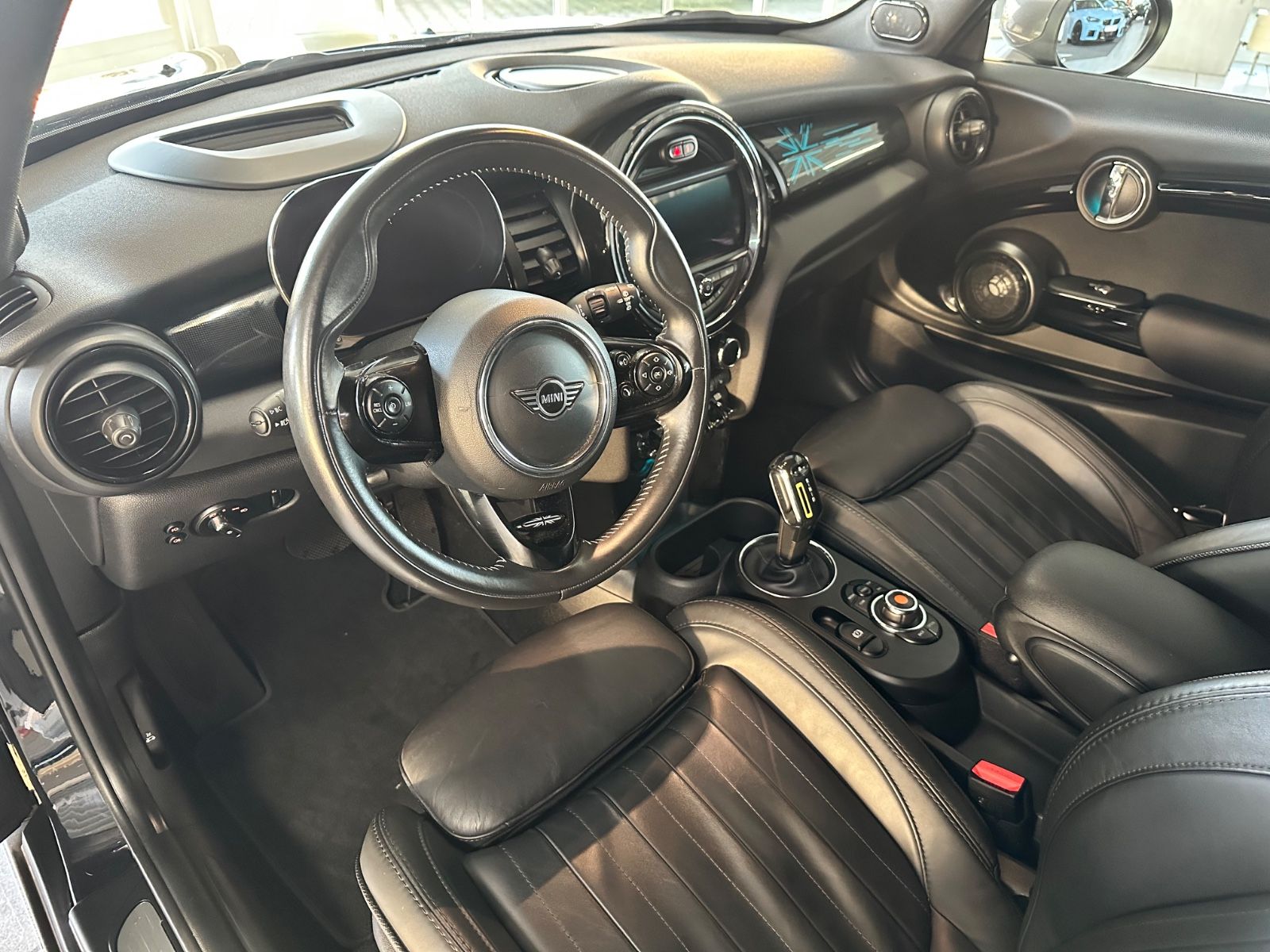 MINI Cooper SE Trim XL - Samsaru's Car Outlet